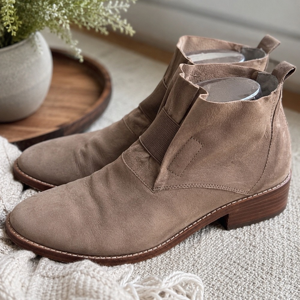 Eileen Fisher Taupe Nubuck‎ Leather Ankle Booties Minimalist Low Heel 8.5 Italy